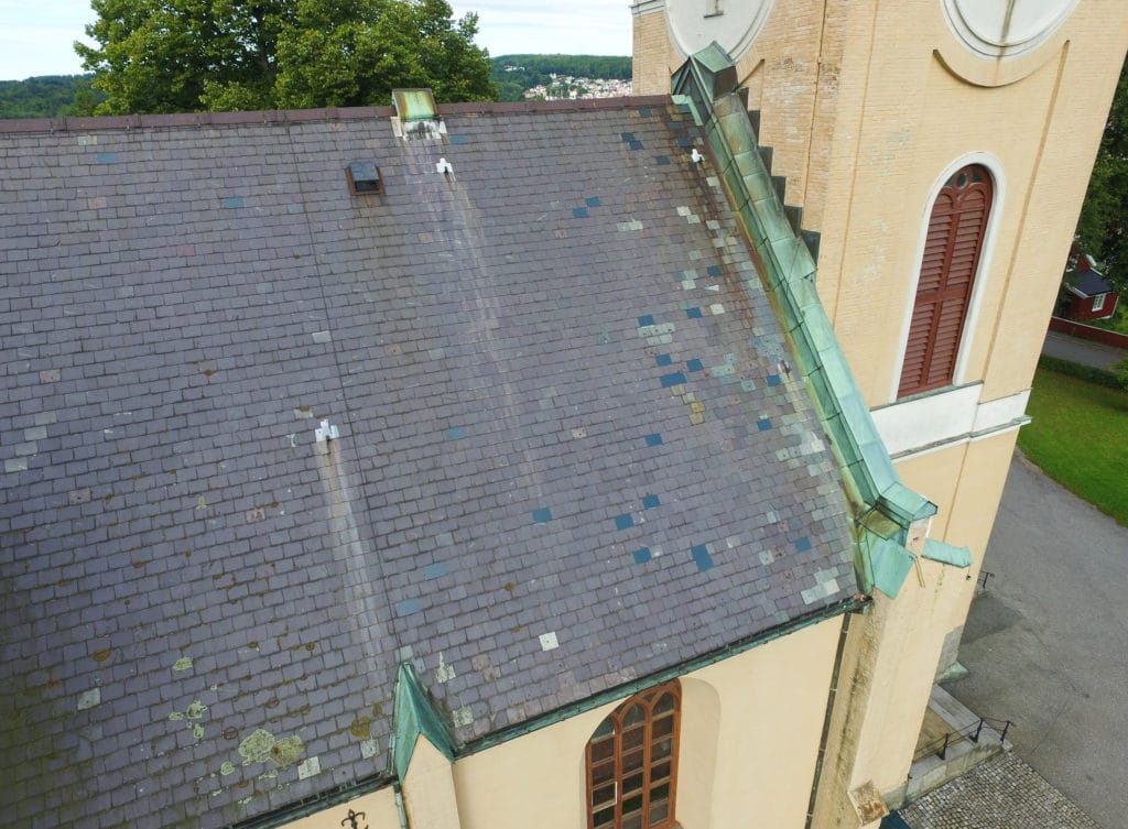 Ny takskifer på Larvik kirke etter 156 år! Stoneart