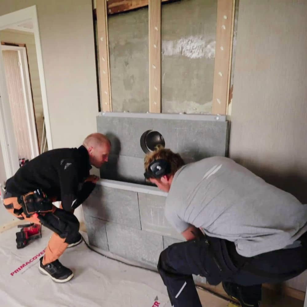 Brannmuren ble laget i 4 deler for en enkel montering.